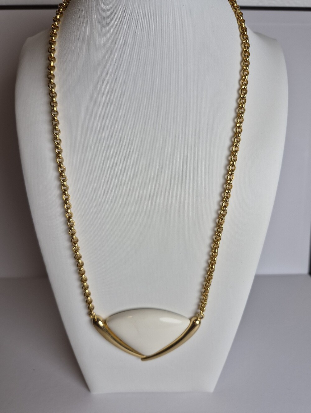 MONET 80s Statement Necklace Gold Tone 22"